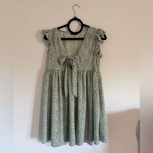 SHEIN Green and White Patterned Top